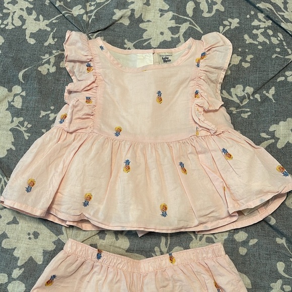 Pineapple Outfit - Picture 3 of 12